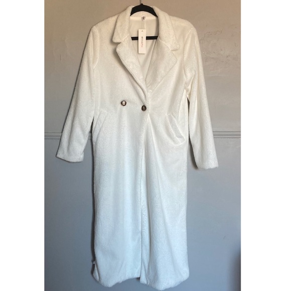 Jackets & Blazers - Women's White Faux Fur Plush Coat